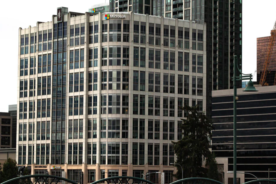 Microsoft Reportedly Offers Buyouts to 60,000 Employees 1 Microsoft Reportedly Offers Buyouts to 60,000 Employees